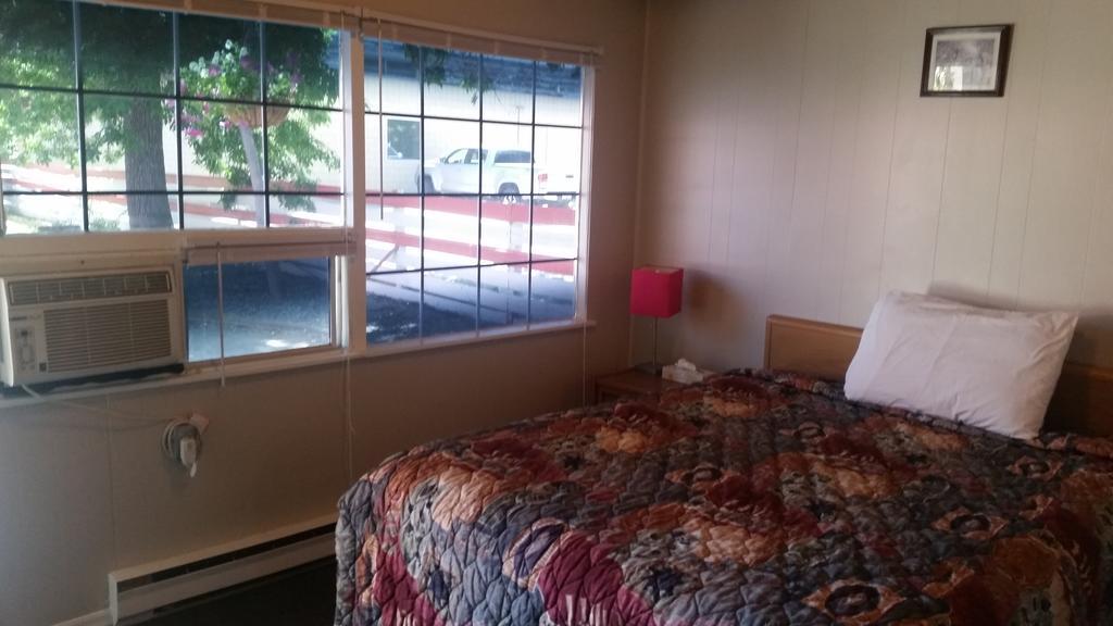 Holiday House Motel Penticton Eksteriør bilde