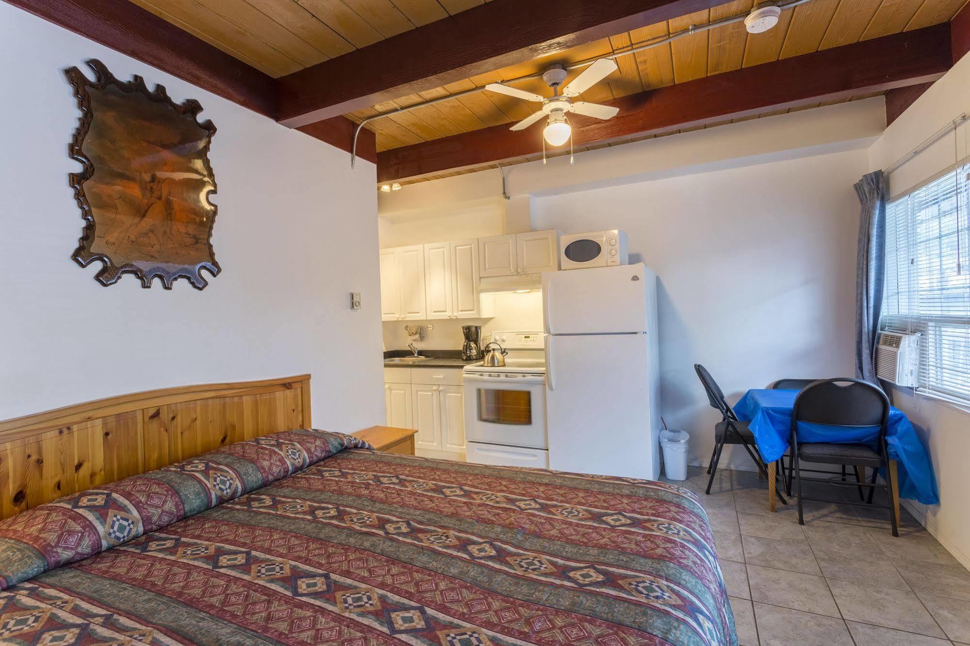 Holiday House Motel Penticton Eksteriør bilde